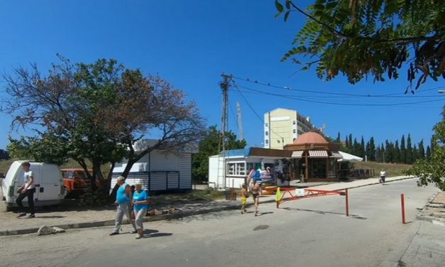 Набережную пляжа «Омега» в Севастополе превратили в пешеходную зону