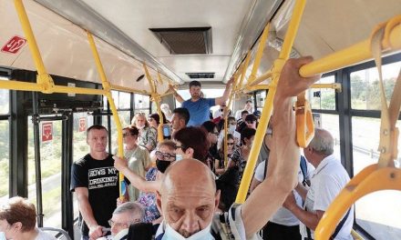 Севастополец устроил драку с группой молодёжи в автобусе