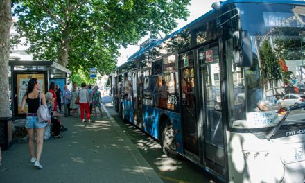 Систему общественного транспорта Севастополя одолевают долги и иски