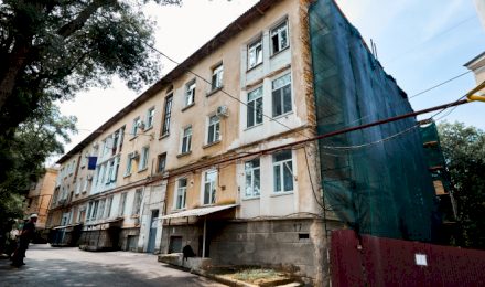 В Севастополе приступили к капитальному ремонту многоквартирного дома – объекта культурного наследия