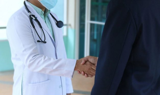 Главврачи севастопольских больниц примут пациентов лично