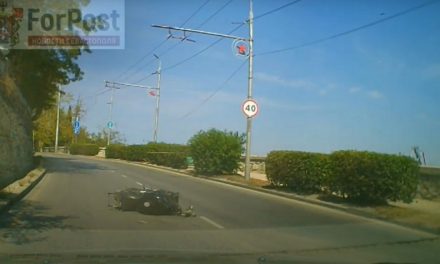 В Севастополе мотоциклист «зацепился» за столб