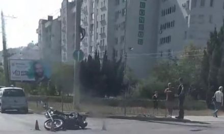 В Севастополе не разъехались автомобиль и мотоцикл