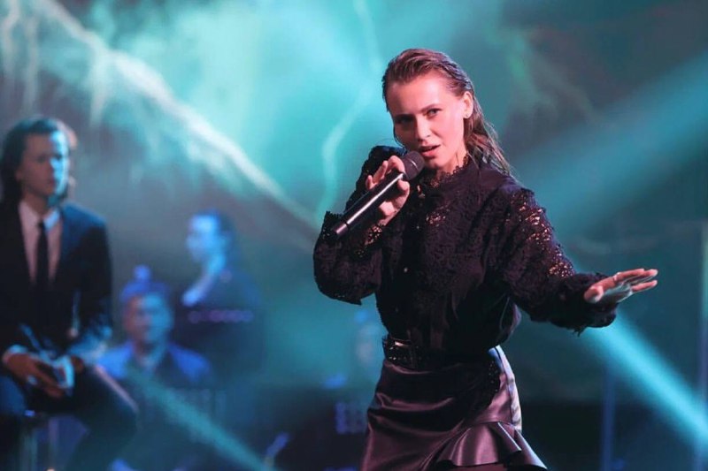 Юная севастопольская вокалистка Вероника Сыромля продолжает бороться за победу в полу...