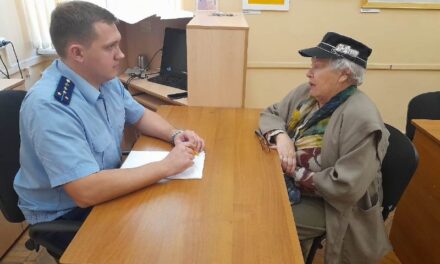 Прокуратура Севастополя провела юридическую консультацию в пункте консультации в Центре…