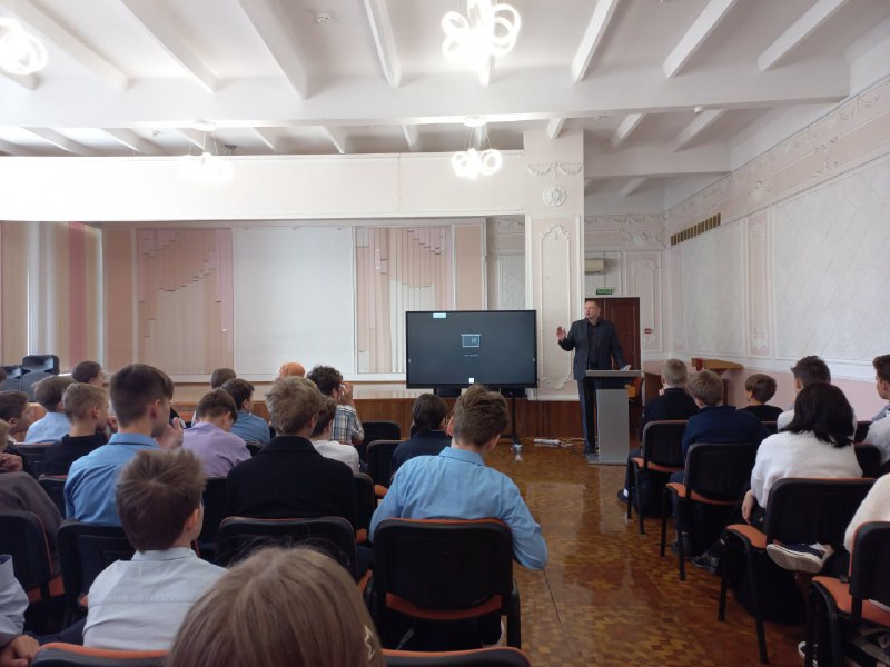 Севастопольская полиция продолжает пропагандировать правовые знания среди школьников