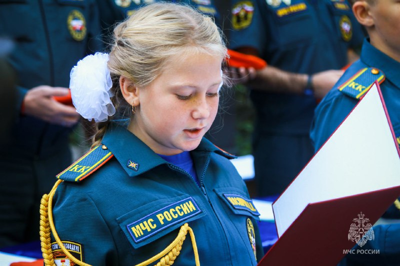 Торжественно и красиво: 57 молодых людей в Севастополе принесли клятву кадетов МЧС России – учеников-спасателей