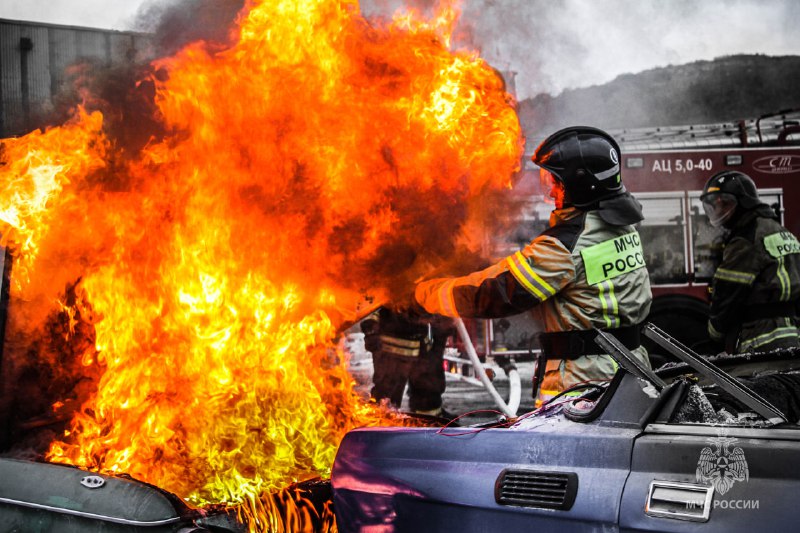 Как действовать при пожаре в автомобиле – советы экспертов