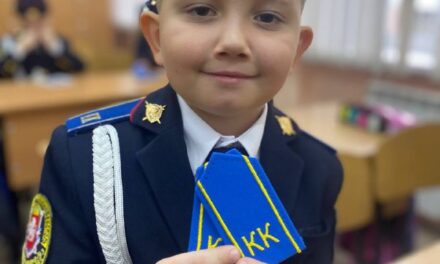 Первоклассники приняли торжественную клятву кадет СК РФ