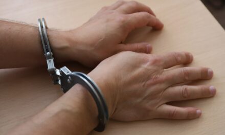 Задержан подозреваемый в краже 100 тысяч рублей
