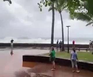 Ураган Белаль: 300 российских туристов на Маврикии