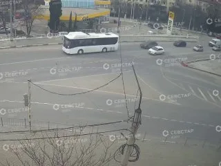 Авария в Севастополе: троллейбус снёс скорую помощь