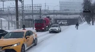 Рекордный снегопад в Москве: борьба с сугробами