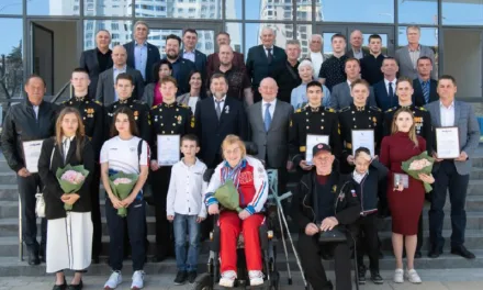 Губернатор Севастополя и замминистра спорта наградили севастопольских спортсменов