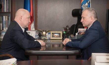 Губернатор Севастополя провел встречу с замруководителя Федерального казначейства