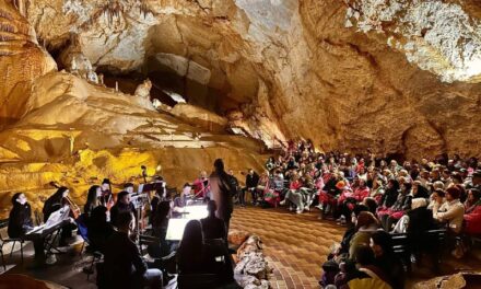 Классика и рок в Мраморной пещере: камерный оркестр «Новая гармония» представляет уникальный концерт