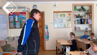 Энергетики Севастополя учат школьников безопасному обращению с электричеством перед каникулами