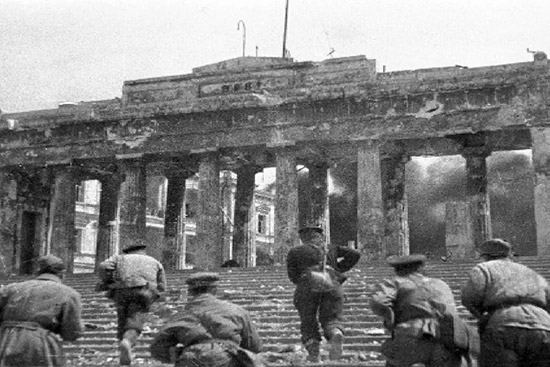 Севастополь освобождён от немецко-фашистских захватчиков 9 мая 1944 года после 250-дневной обороны