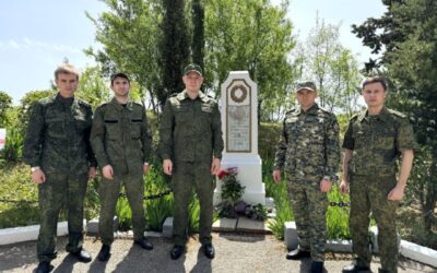 Следователи Ялты благоустроили сквер у памятника жертвам нацистов в Отрадном