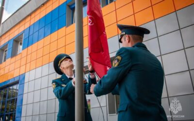 Знамя Победы поднято в МЧС России по Севастополю в канун 80-летия освобождения города