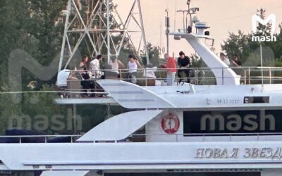 Канье Уэст и Гоша Рубчинский устроили роскошную прогулку по Москве-реке на яхте «Новая звезда»