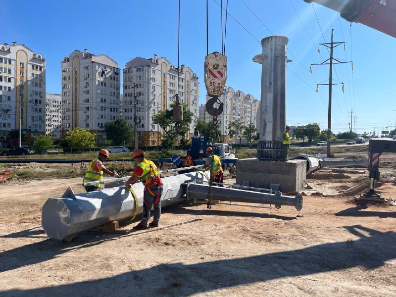 «Севастопольэнерго» установило новую опору ЛЭП 110 кВ для транспортной развязки в Севастополе