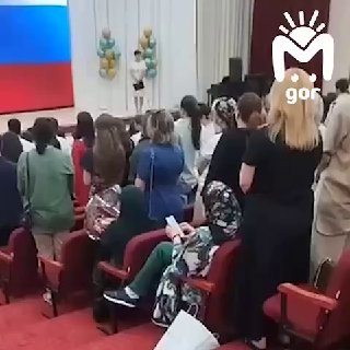 Родителей оштрафуют за отказ слушать гимн России стоя на выпускном в Нальчике