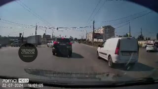 Водитель-нарушитель оскорбил женщину-водителя на дороге в Севастополе