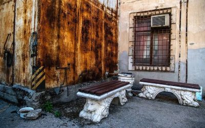 «Черноморец» засветил украденные лавочки из парка Победы в Севастополе