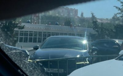 ДТП на парковке возле Херсонеса: водитель Киа врезался в Ниву