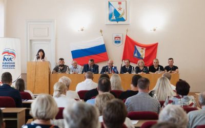 Глава Севастополя посетил форум первичных отделений «Единой России» в Нахимовском районе