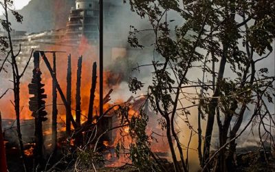 Пожар в деревянной постройке в районе бухты Ласпи локализован, площадь 225 кв.м