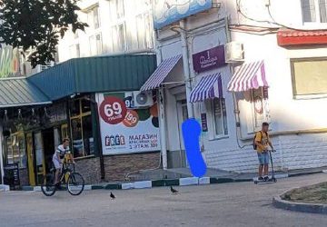 Родители призваны воспитывать детей на детской площадке