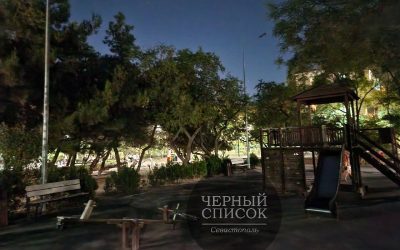 Темнота на детских площадках московского парка вызывает тревогу у родителей
