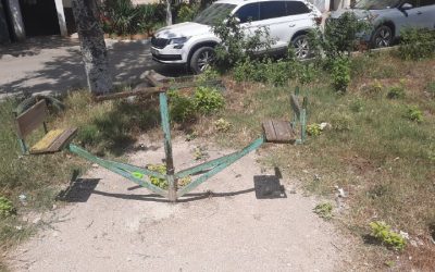 Жители Севастополя обращаются к властям за помощью в благоустройстве придомовой территории
