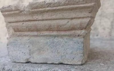 Археологи обнаружили в Херсонесе фрагмент домашнего алтаря с древней росписью