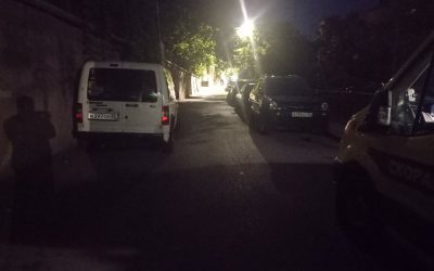 Машина перекрыла проезд скорой помощи в Балаклаве, водитель отказалась убрать авто