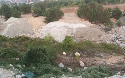 Незаконный сброс мусора возобновился на Монастырском шоссе в Севастополе