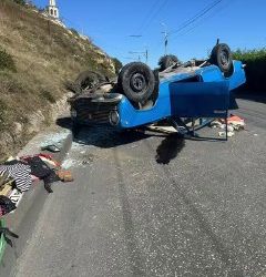 Пенсионерка не справилась с управлением авто в Севастополе, авто опрокинулось