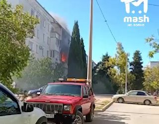 Семь балконов сгорели в пятиэтажке Севастополя из-за сильного ветра