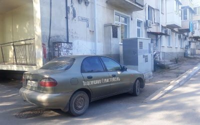 Севастопольцы жалуются на парковку у многоэтажного дома