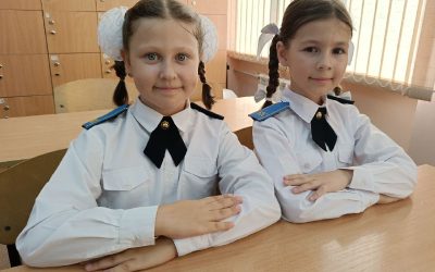 Следователи Крыма поздравили воспитанников кадетских классов СК с Днем знаний