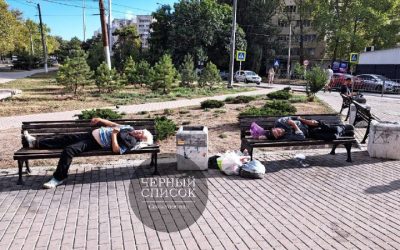 Жители Севастополя просят убрать лавочки у Славянского рынка