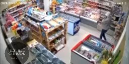 Молодые люди обокрали магазин на Тараса Шевченко 49, теперь им грозит заявление о краже