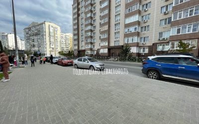Родители перекрывают автобусные остановки в Севастополе