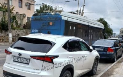 Севастопольцы жалуются на неправильную парковку возле магазина ЕДА-ВОДА