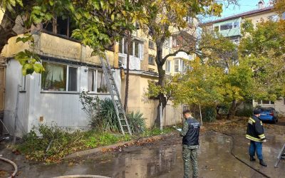 Пожар в Севастополе: погиб пенсионер, следователи проводят осмотр места происшествия