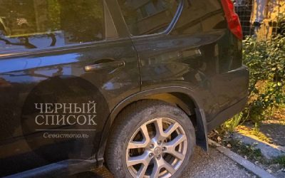 Житель двора на Лоцманской просит уважать соседей и не портить их автомобили
