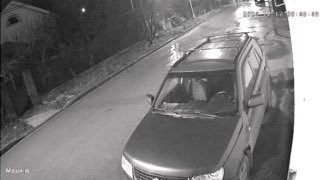 Авто пострадало от пьяного вандала в Балаклаве: очевидцев просят о помощи