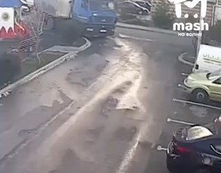 Фура разнесла жилой двор в Севастополе и скрылась с места происшествия